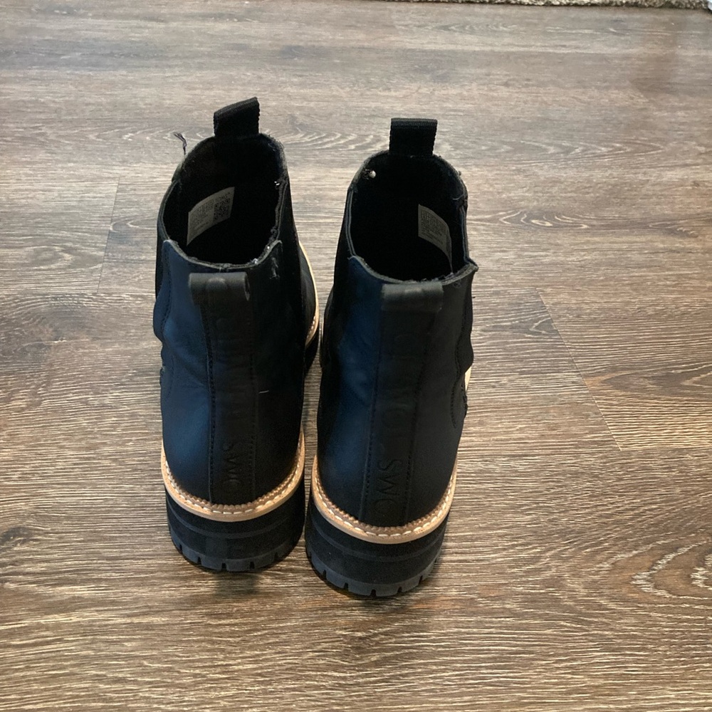 Toms Black Chelsea Lug Sole Ankle Boots with Tan Welt - Picture 6 of 9